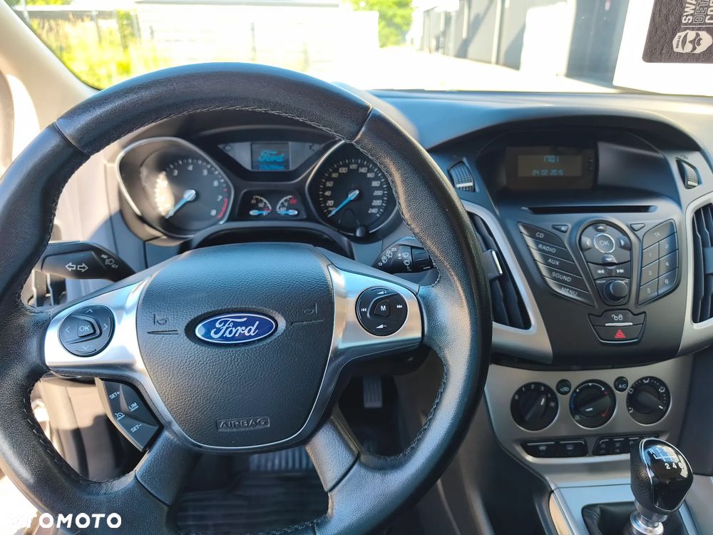 Ford Focus 1.6 EcoBoost Trend - 24