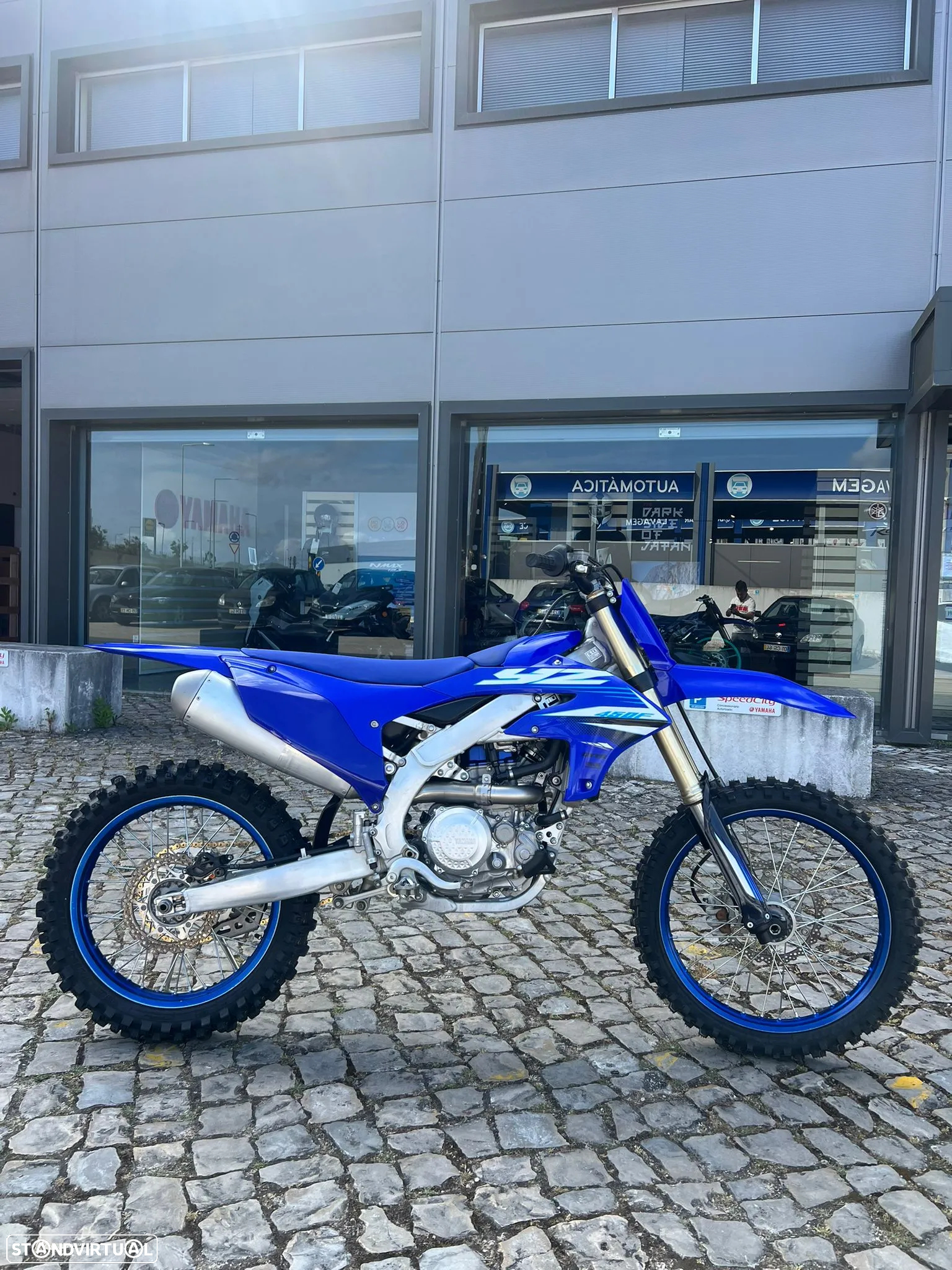 Yamaha YZF - 4