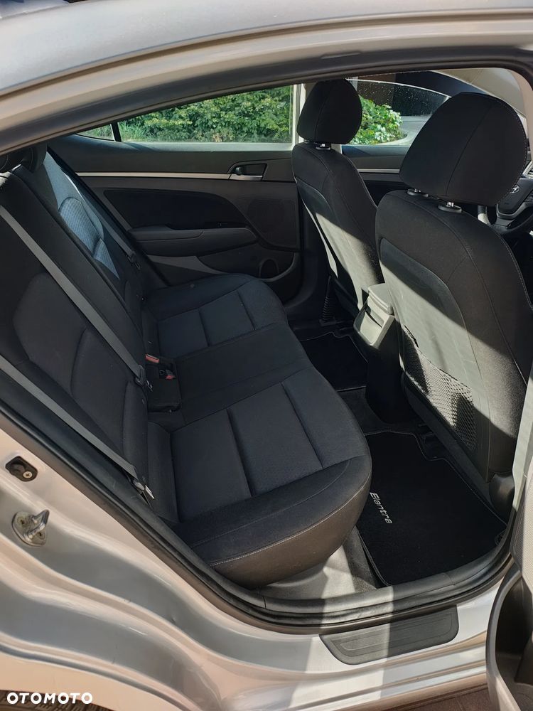 Hyundai Elantra - 8