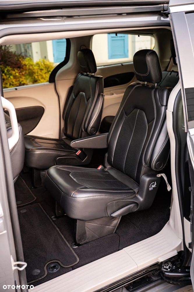 Chrysler Pacifica - 27