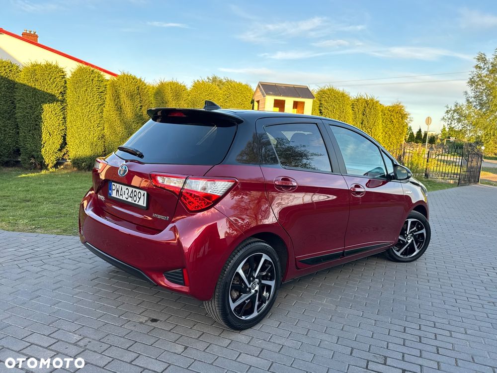 Toyota Yaris Hybrid 100 Selection Platinum - 34