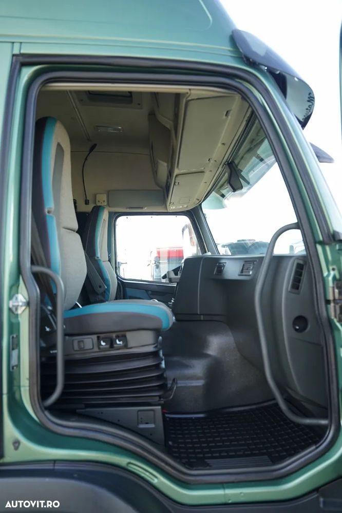 Volvo FM 330 / 4x2 / CAMION RIGID / SUPRASTRUCTURĂ CU PRELATĂ (CURTAINSIDER) - 7,8 m / LIFT HIDRAULIC - 2.000 kg / I-SHIFT / EURO 6 - 36