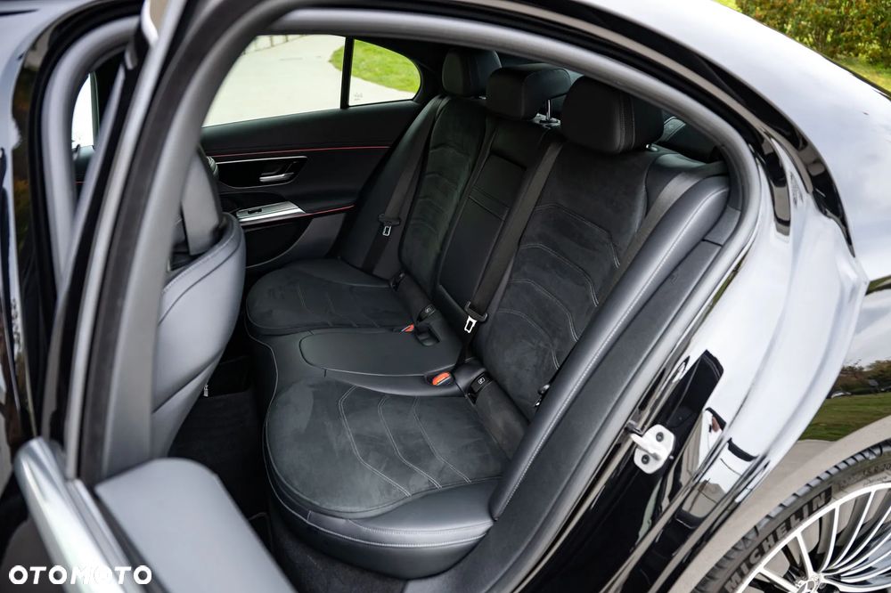 Mercedes-Benz Klasa E 220 d mHEV 4-Matic Avantgarde 9G-Tronic - 19