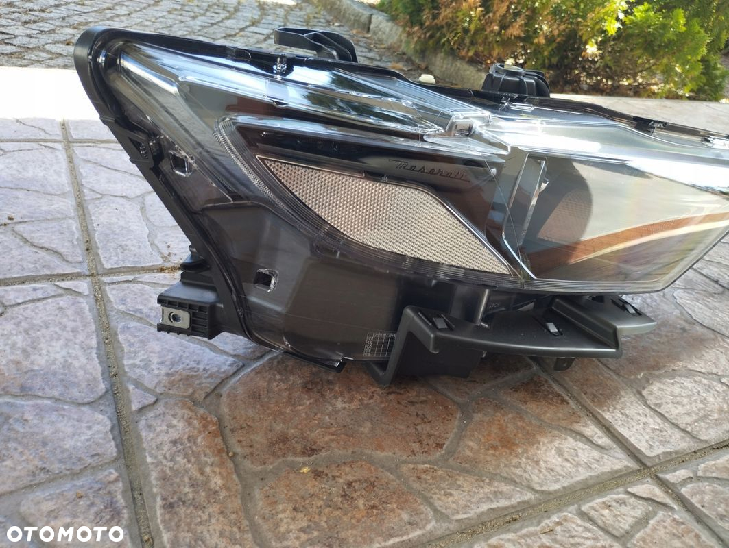 Lampa Xenon Nieskrętny Maserati Levante 670032327 670032328 NOWE ORYGINALNE - 3