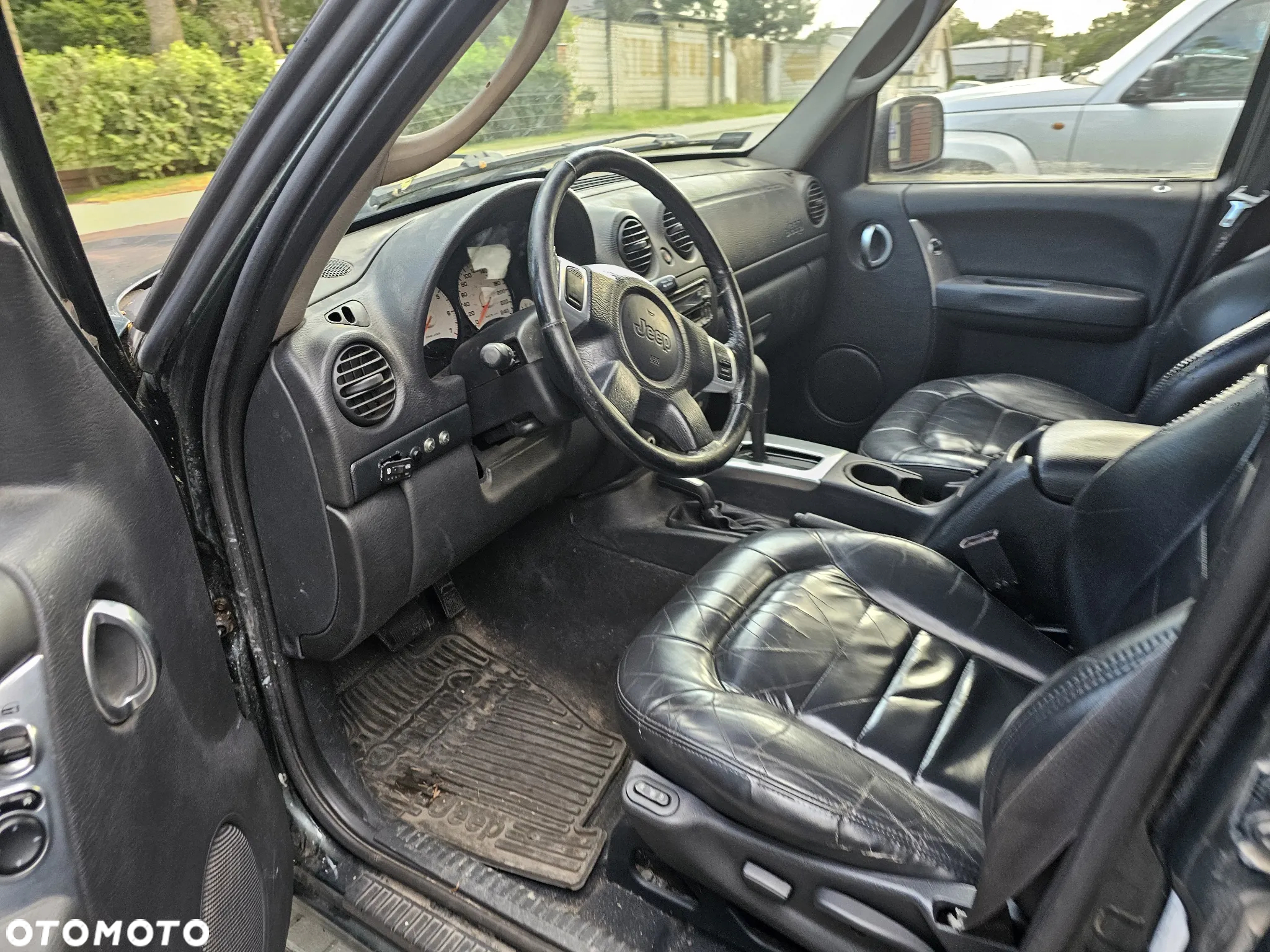 Jeep Cherokee 3.7L Sport - 4