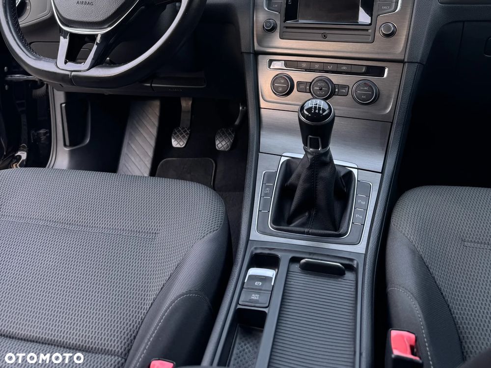 Volkswagen Golf - 28