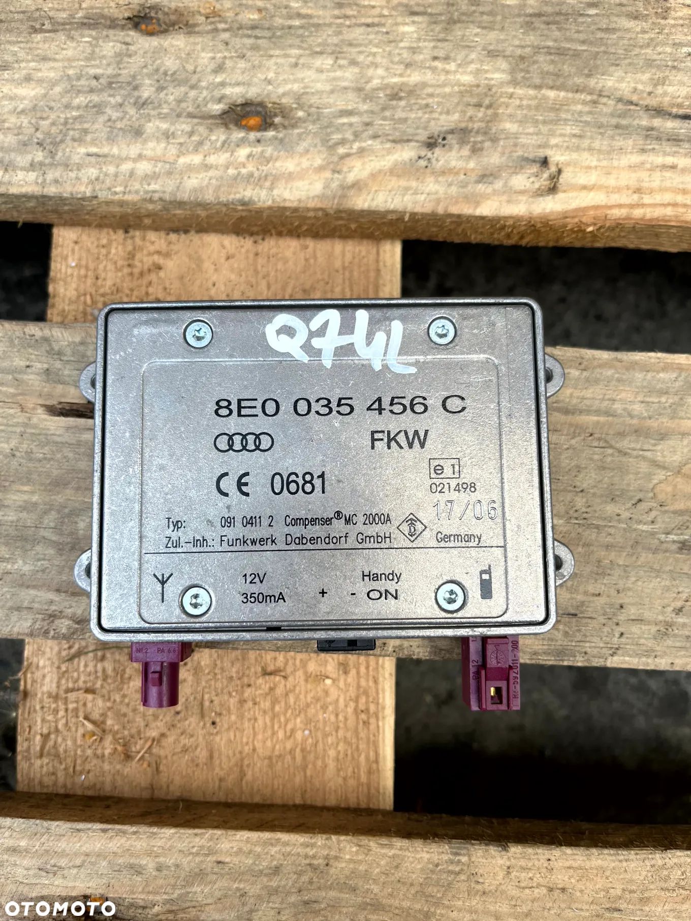 AUDI Q7 4L WZMACNIACZ ANTENOWY SYGNAŁU 8E0035456C - 1