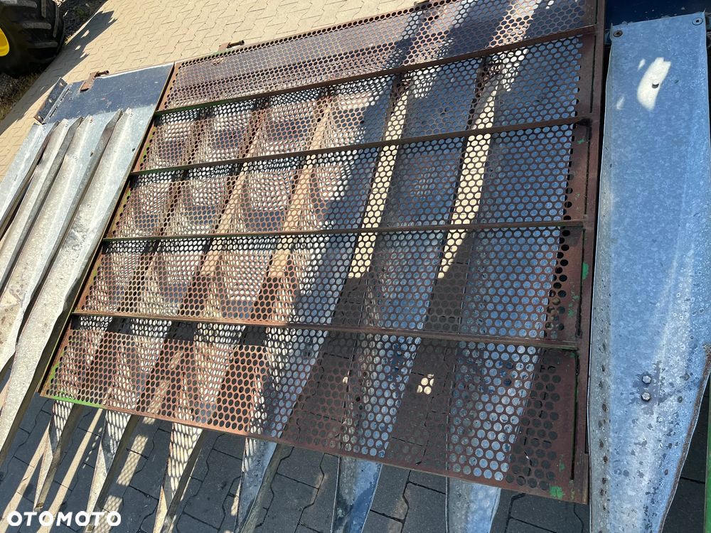 John Deere Heder 820 Wyposażenie do zbioru słonecznika 6,1m - 7