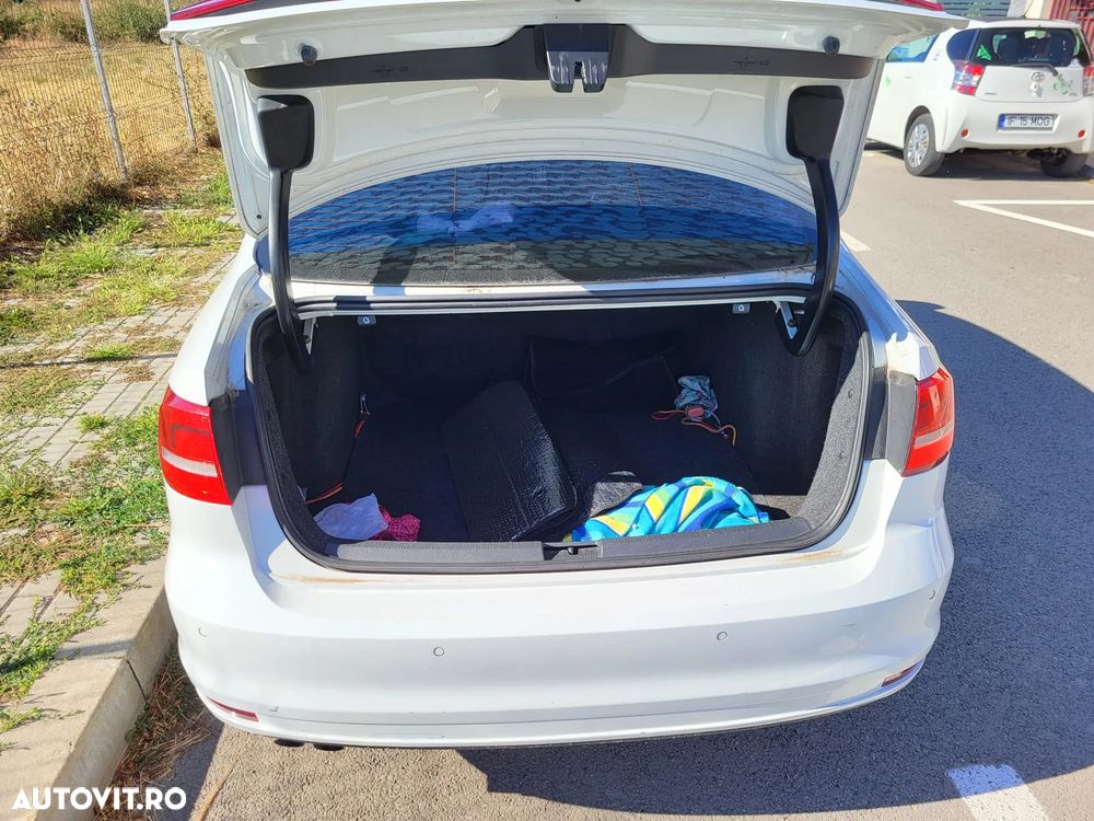 Volkswagen Jetta - 6