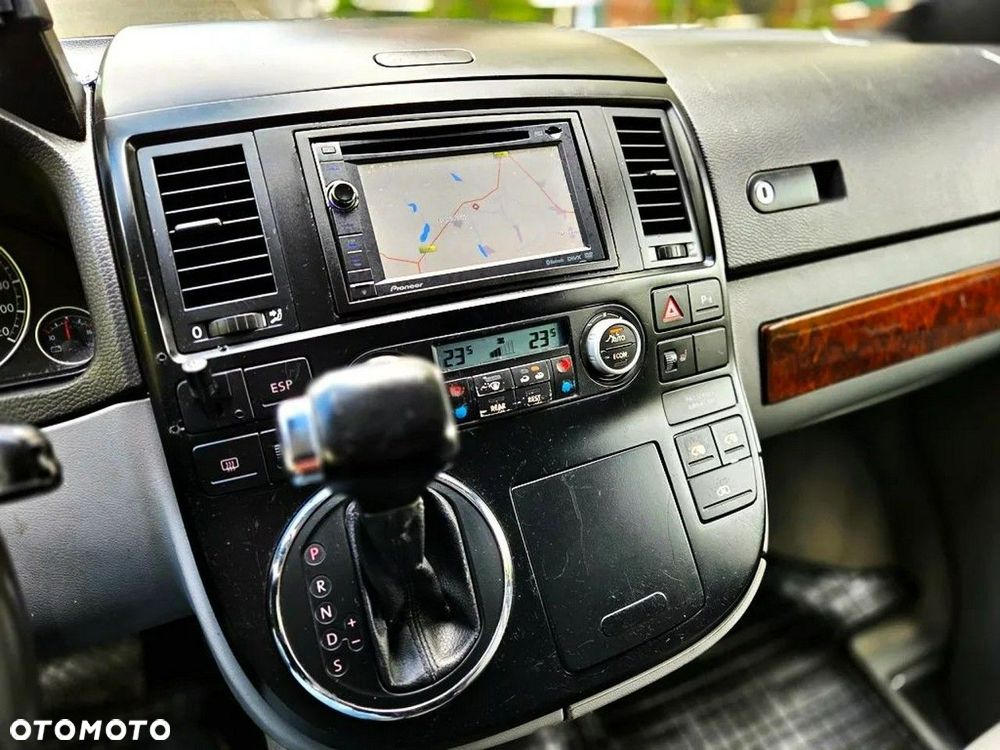 Volkswagen Multivan - 15