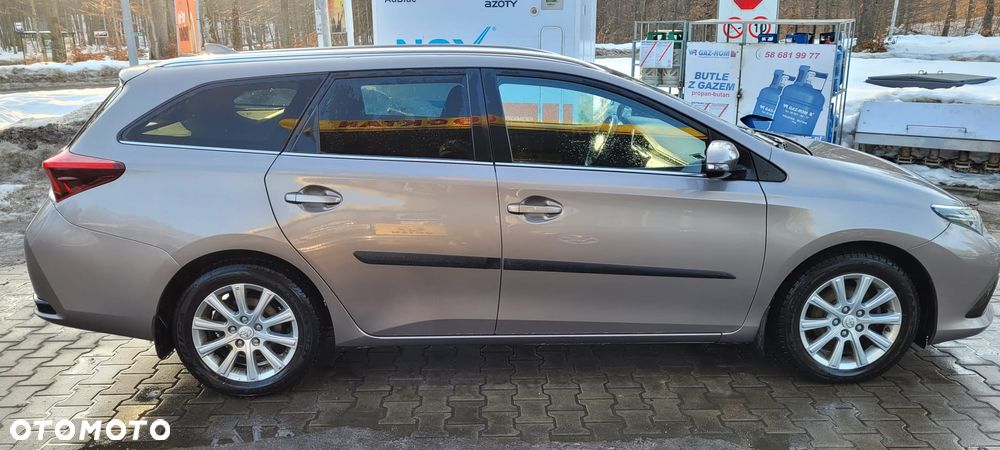 Toyota Auris 1.6 Premium Comfort - 9