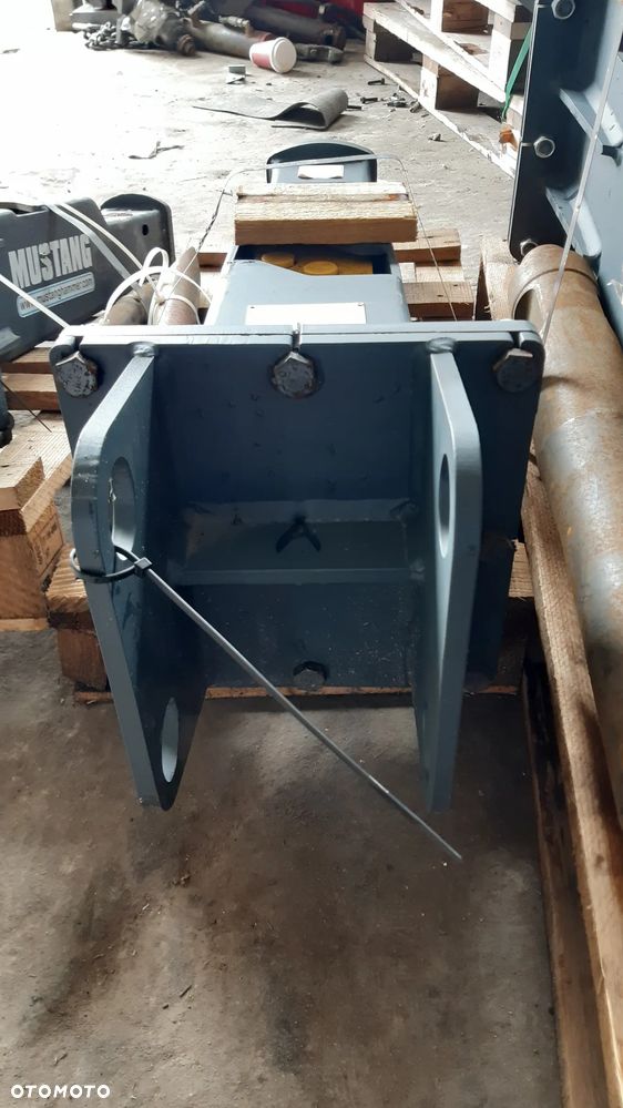Młot wyburzeniowy hydrauliczny HM 150 Mustang do koparki 1,8-4 T, waga 125 kg - 4