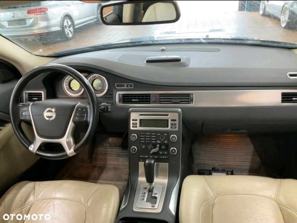 Volvo V70 2010 photo 5