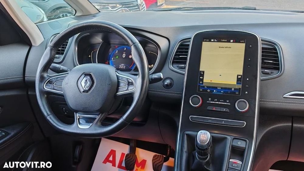 Renault Grand Scenic - 10