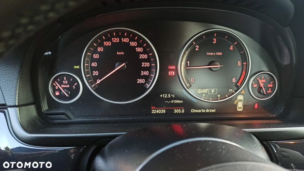 BMW Seria 5 525d xDrive Luxury Line - 23