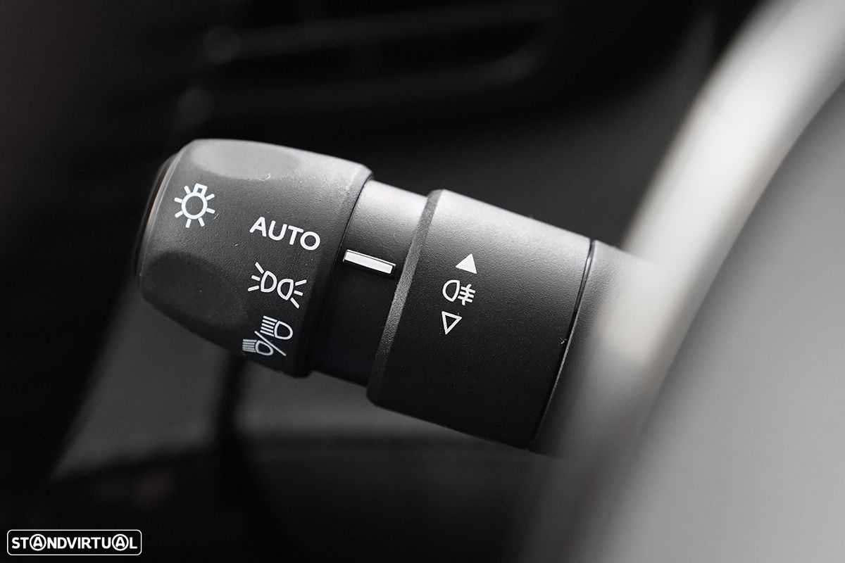 Peugeot 2008 1.2 PureTech Allure - 16