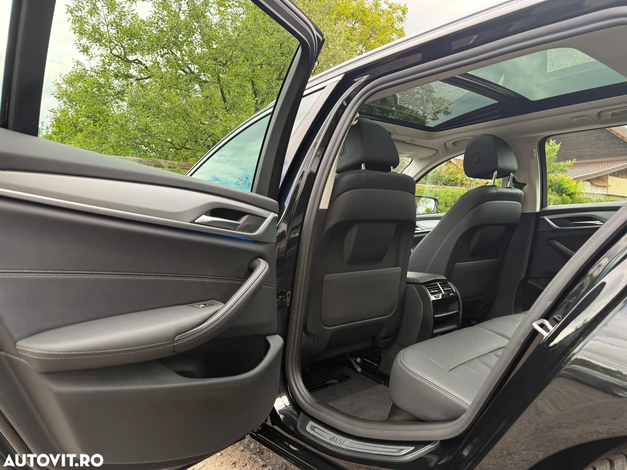BMW Seria 5 530e xDrive Touring Aut. Luxury Line - 36