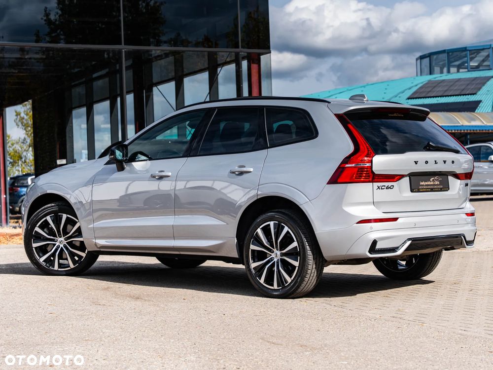 Volvo XC 60 B4 D Plus Dark - 11
