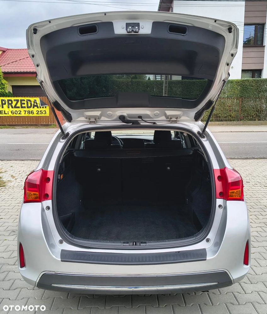 Toyota Auris 1.8 HSD Luna - 17