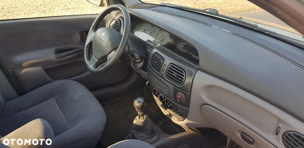 Renault Megane 1.6 - 24