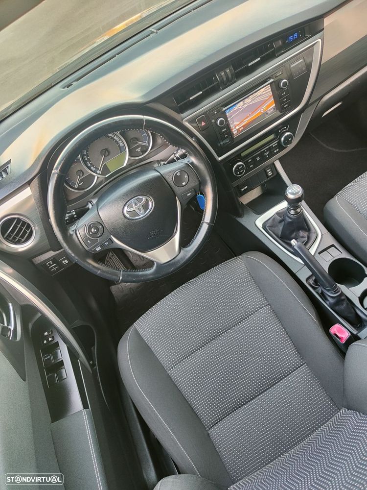 Toyota Auris 1.4 D-4D Com.+P.Sport+Navi - 38