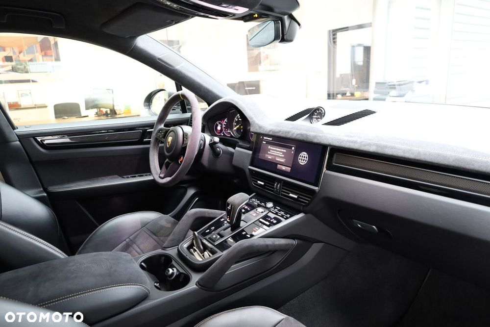 Porsche Cayenne Turbo GT - 8