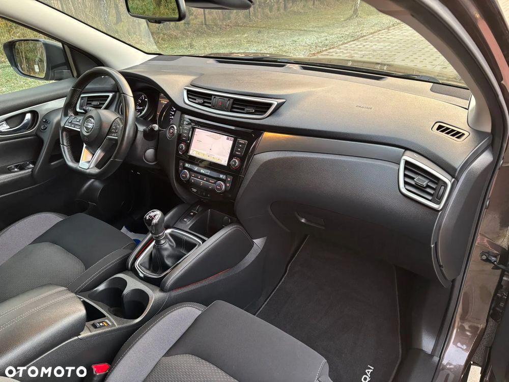 Nissan Qashqai 1.3 DIG-T N-WAY - 25