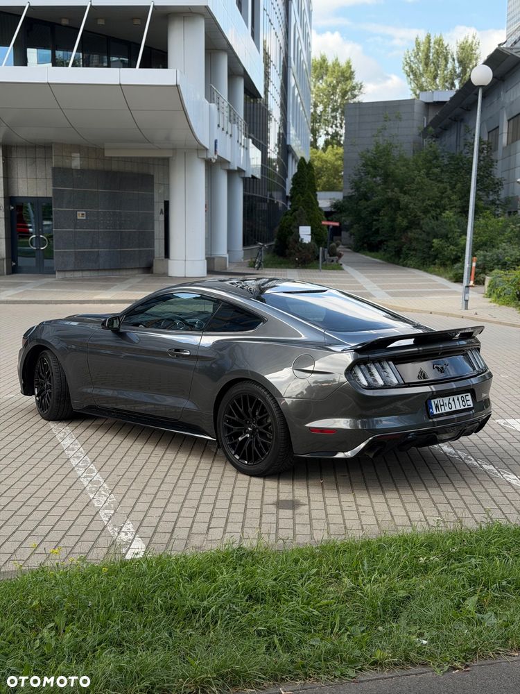 Ford Mustang - 4