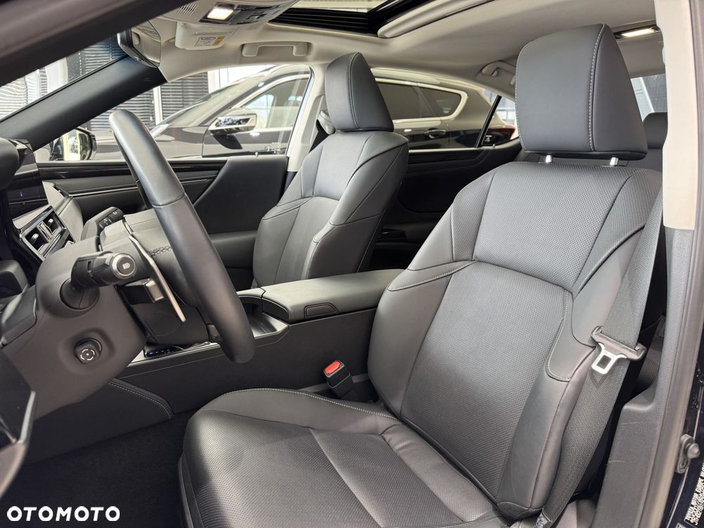 Lexus ES - 10