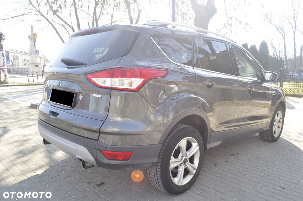 Ford Kuga 1.5 EcoBoost 2x4 Titanium - 4