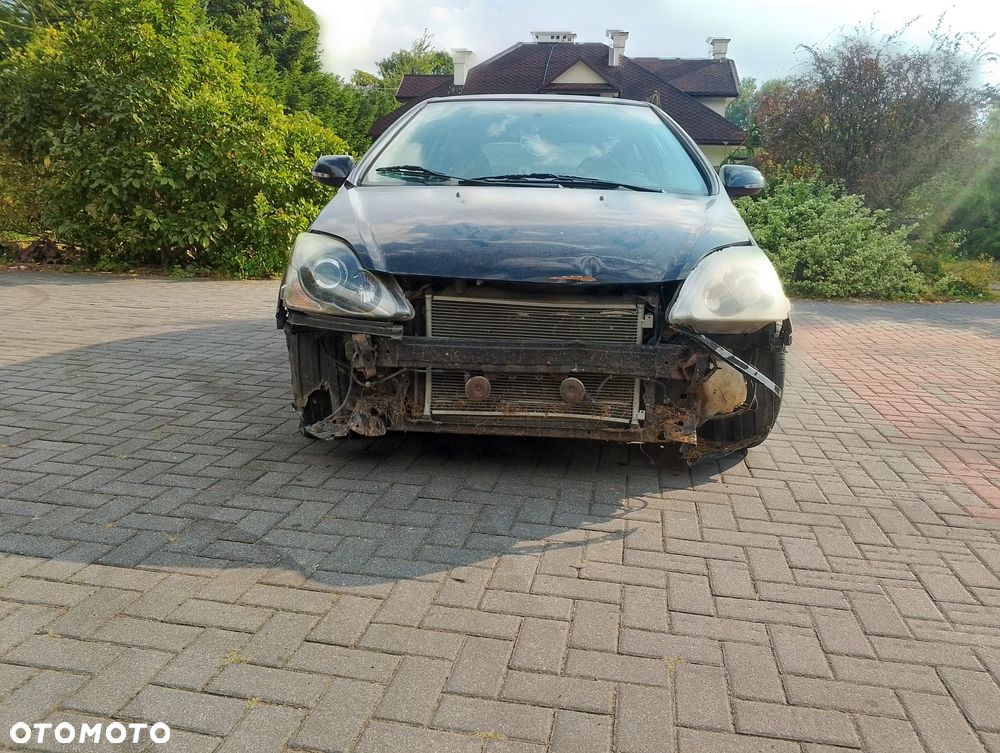 Honda Civic VII FL (04-06r.) 1.4 B 89KM. Silnik D14Z6 Skrzynia.Cały na części. GWARANCJA !!! Przód Tył Zestaw Komplet Drzwi Klapa Zderzak Błotnik Maska Grill Atrapa Szyba Pas Lampa Lusterko Boczki Fotel Kanapa Kokpit Deska Rozdzielcza Przełącznik Włącznik Sterownik Przewody Wiązka Instalacja Moduł Komputer Czujnik Listwa Pompa Alternator Wtryski Głowica Rozrusznik Kompresor Sprzęgło Dwumas Silnik Skrzynia ABS Klimatyzacji Paliwa Wspomagania Kolektor Turbina Przepustnica Zawór Chłodnica Koło Hak Belka Sanki Zawieszenie Mcpherson Półoś Amortyzator Wydech Tłumik Zacisk Most - 5