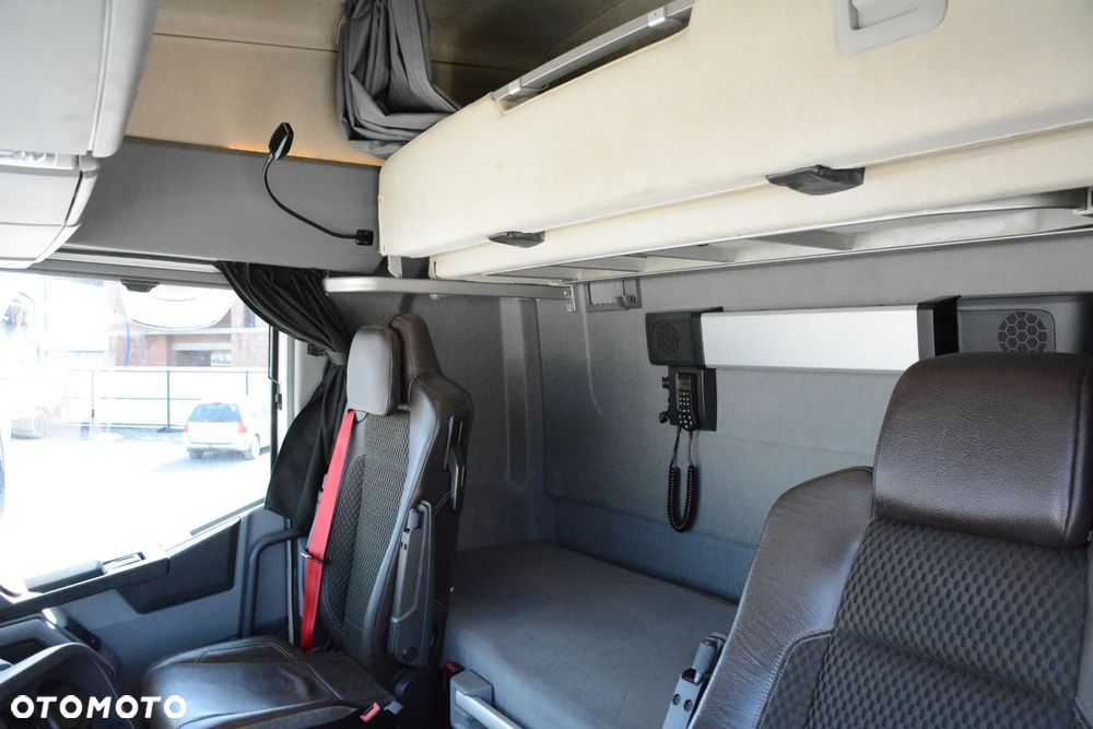 Renault T 520 Comfort / 2017r. / Cała na poduszkach / Kabina Salonka / 2 baki / Klima postojowa - 14