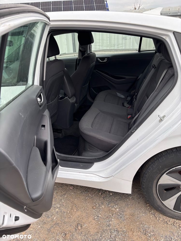 Hyundai IONIQ - 14