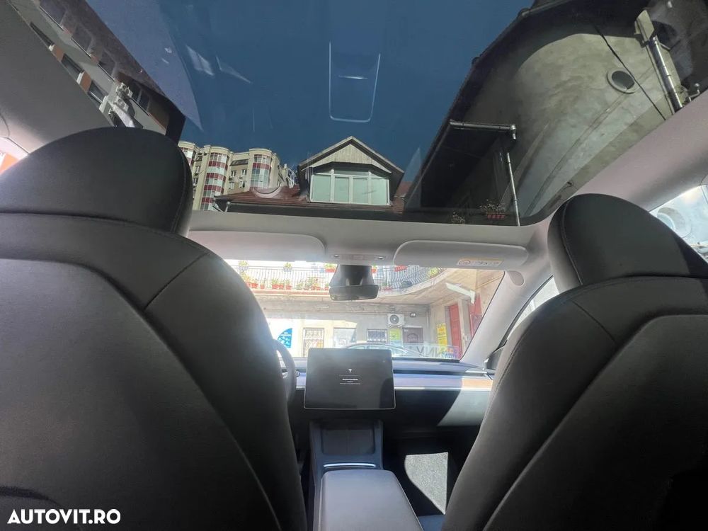 Tesla Model Y Performance Dual Motor AWD - 5