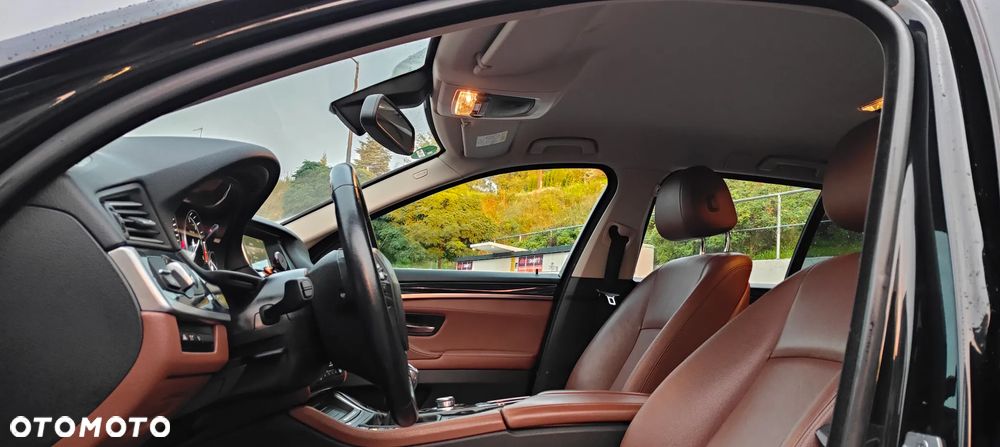 BMW Seria 5 525d Luxury Line - 36