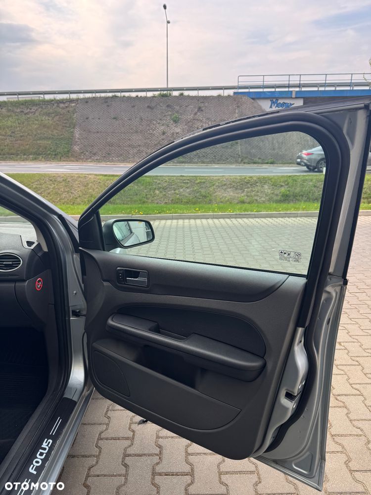 Ford Focus 1.6 TDCi DPF Ambiente - 23
