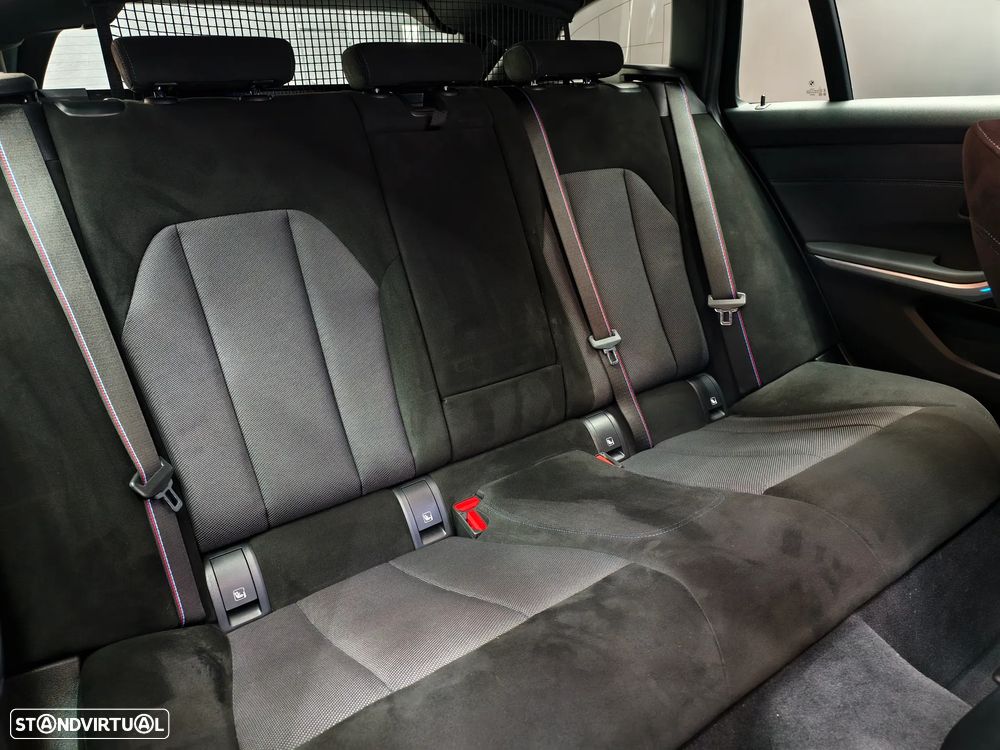 BMW 330 e Pack Desportivo M Pro Auto - 36