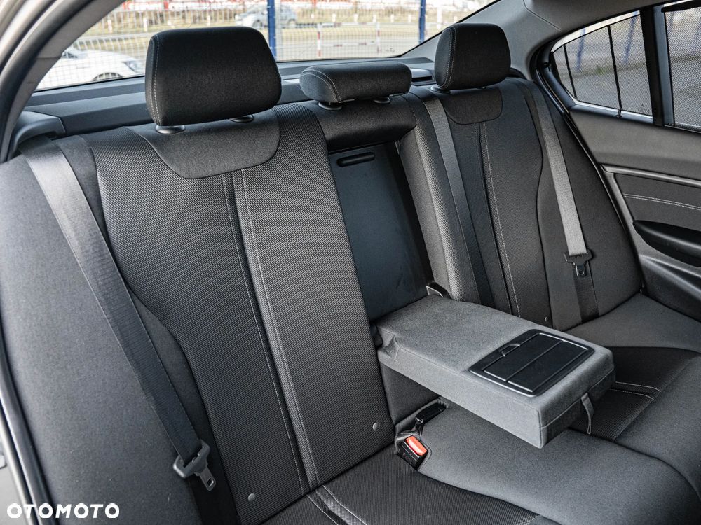 BMW Seria 3 320d Sport-Aut Efficient Dynamics Edition Sport Line - 28