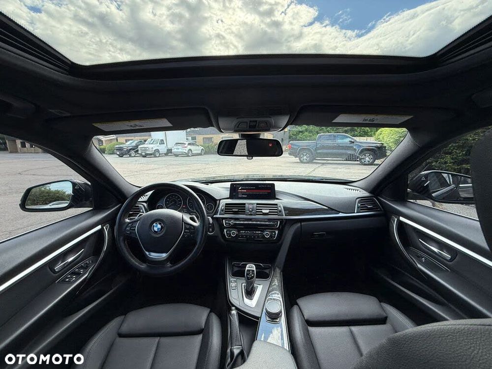 BMW Seria 3 330i xDrive - 13