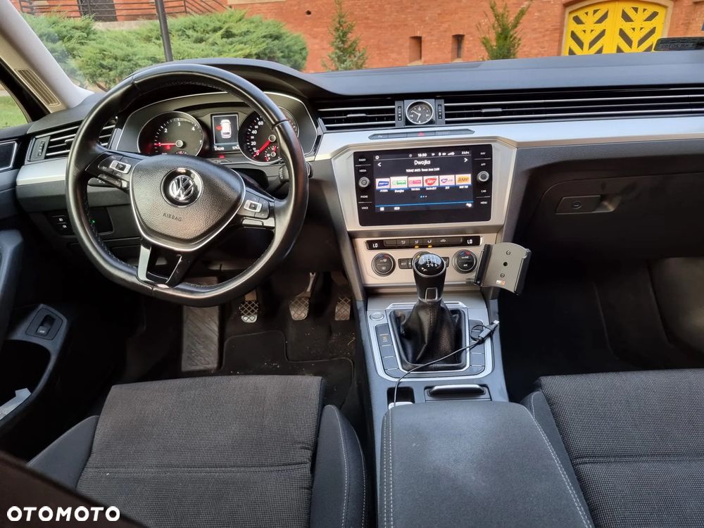 Volkswagen Passat 2.0 TDI SCR Comfortline - 11