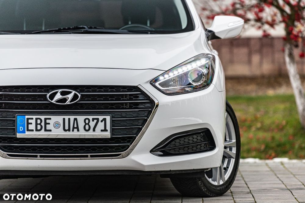 Hyundai i40 Kombi blue 1.6 Trend - 11