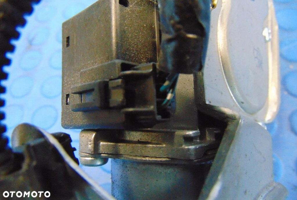 TOYOTA AVENSIS T25 KOMBI 5D SILNICZEK WYCIERACZKI TYL 85130-05090 - 5