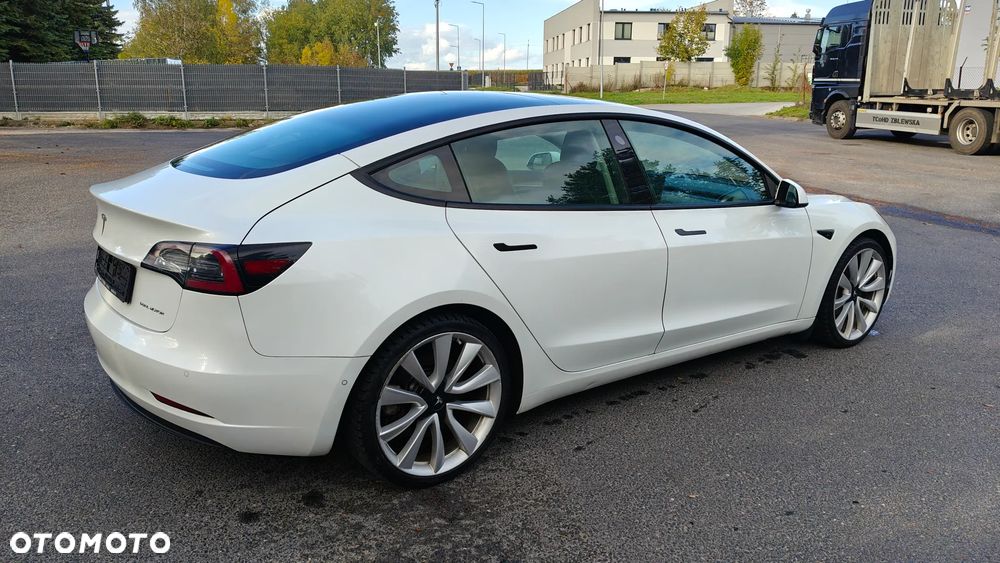 Tesla Model 3 2021 photo 4