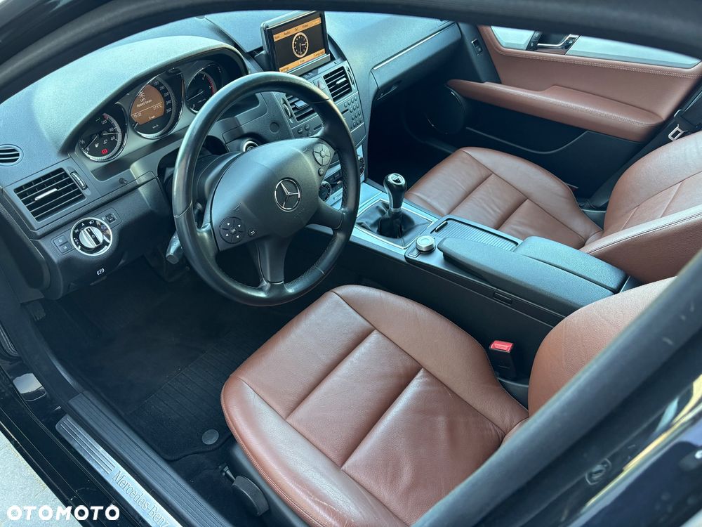 Mercedes-Benz Klasa C 180 CDI DPF (BlueEFFICIENCY) Elegance - 4
