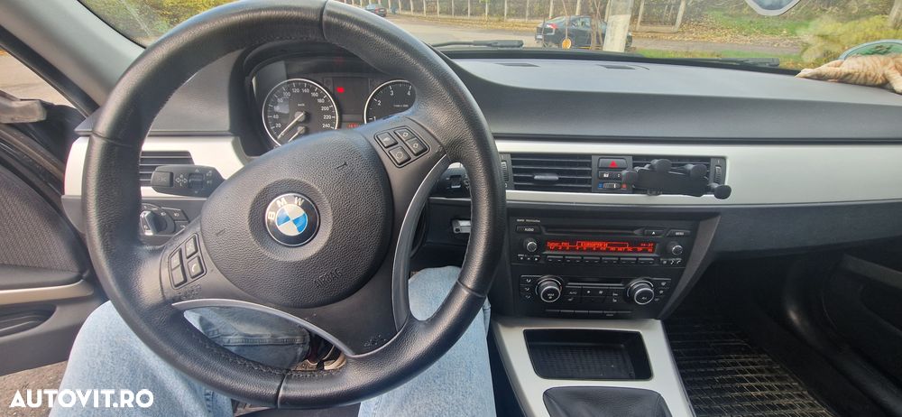 BMW Seria 3 318i - 2