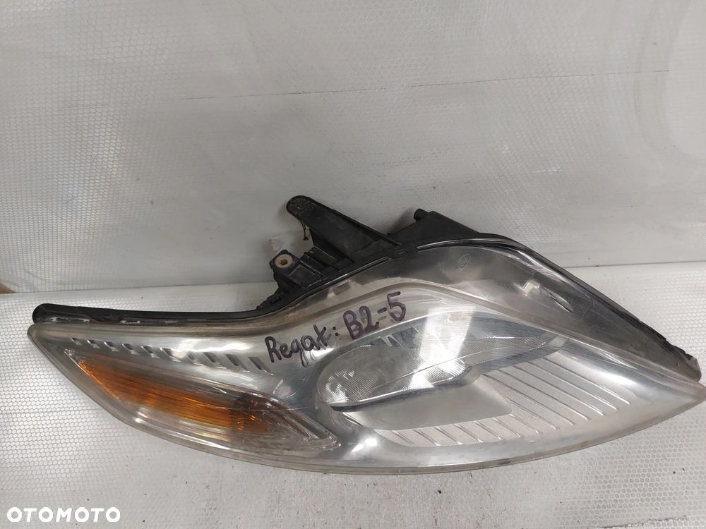 .  LAMPA PRZOD PRZEDNIA PRAWA FORD MONDEO MK4 - 2
