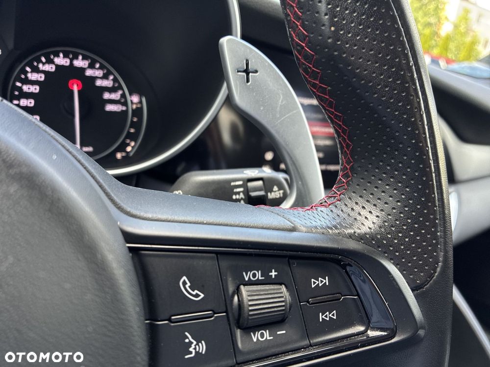 Alfa Romeo Giulia 2.0 Turbo - 28