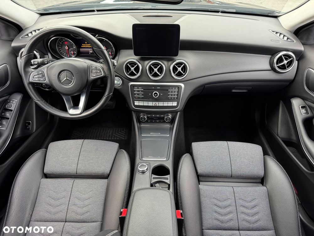 Mercedes-Benz GLA 200 d 4Matic 7G-DCT - 14