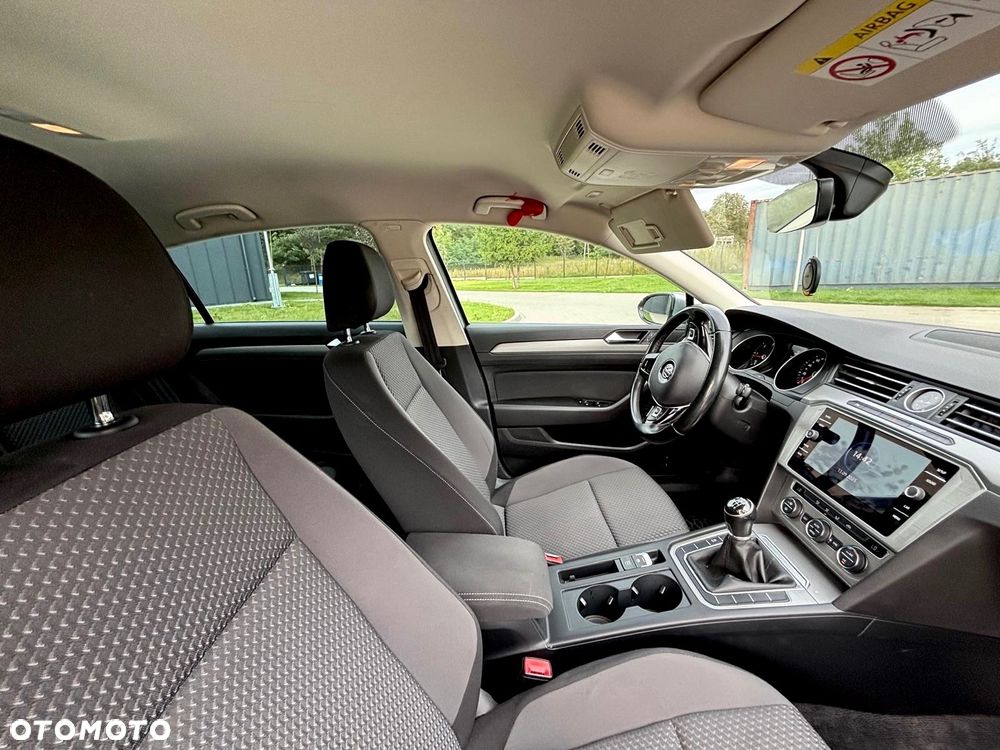Volkswagen Passat 1.6 TDI BMT Comfortline - 17