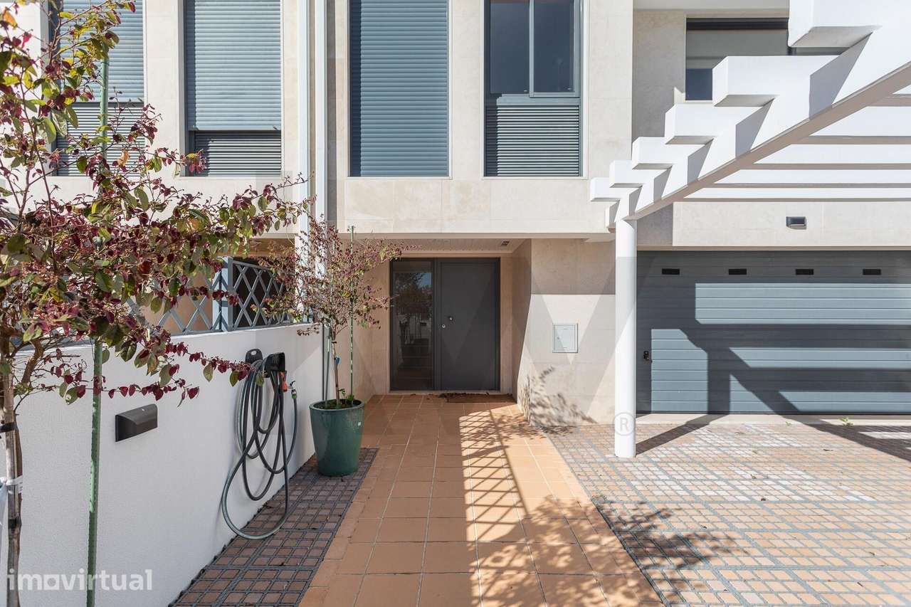 Moradia T4 para arrendamento com garagem para 4 viaturas no Oeiras Gol - Grande imagem: 3/60